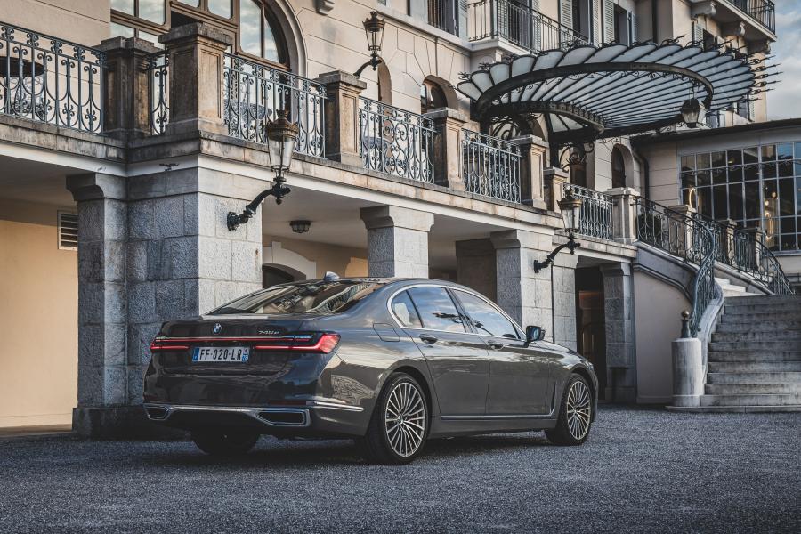  BMW 745e (G11) 2019 года  (WW) (фото 18 из 31)